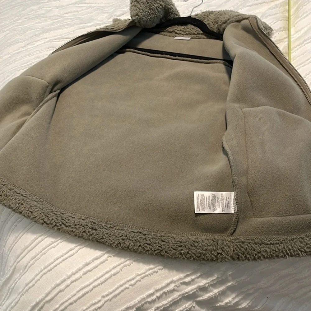 EUC Columbia Winter Pass Sherpa Vest - small - Picture 10 of 13